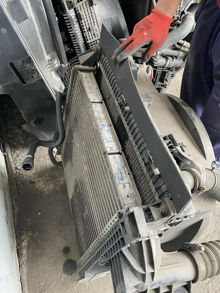 MAN TGL Kühlerpaket Wasserkühler Radiator Kühler - Radiator for Truck: picture 2 MAN TGL Kühlerpaket Wasserkühler Radiator Kühler - Radiator for Truck: picture 2