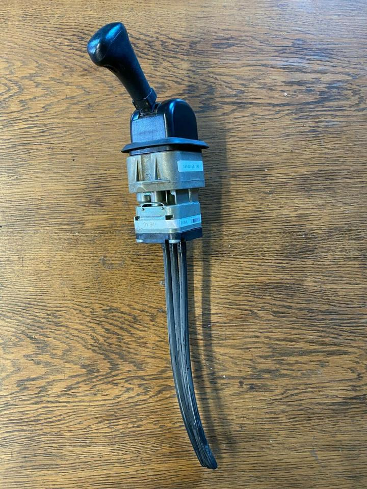 Mercedes Actros MP2 Handknorrbremse A 000 420 01 84 - Gear stick for Truck: picture 2 Mercedes Actros MP2 Handknorrbremse A 000 420 01 84 - Gear stick for Truck: picture 2