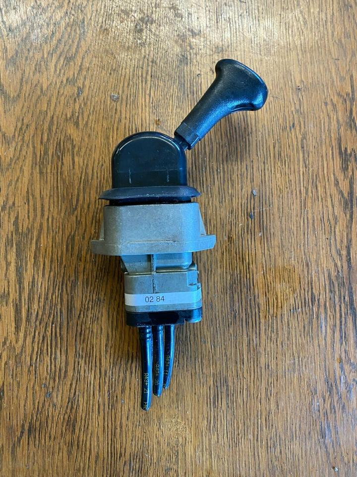 Mercedes Actros MP2 Handknorrbremse A 000 420 02 84 - Gear stick for Truck: picture 2 Mercedes Actros MP2 Handknorrbremse A 000 420 02 84 - Gear stick for Truck: picture 2