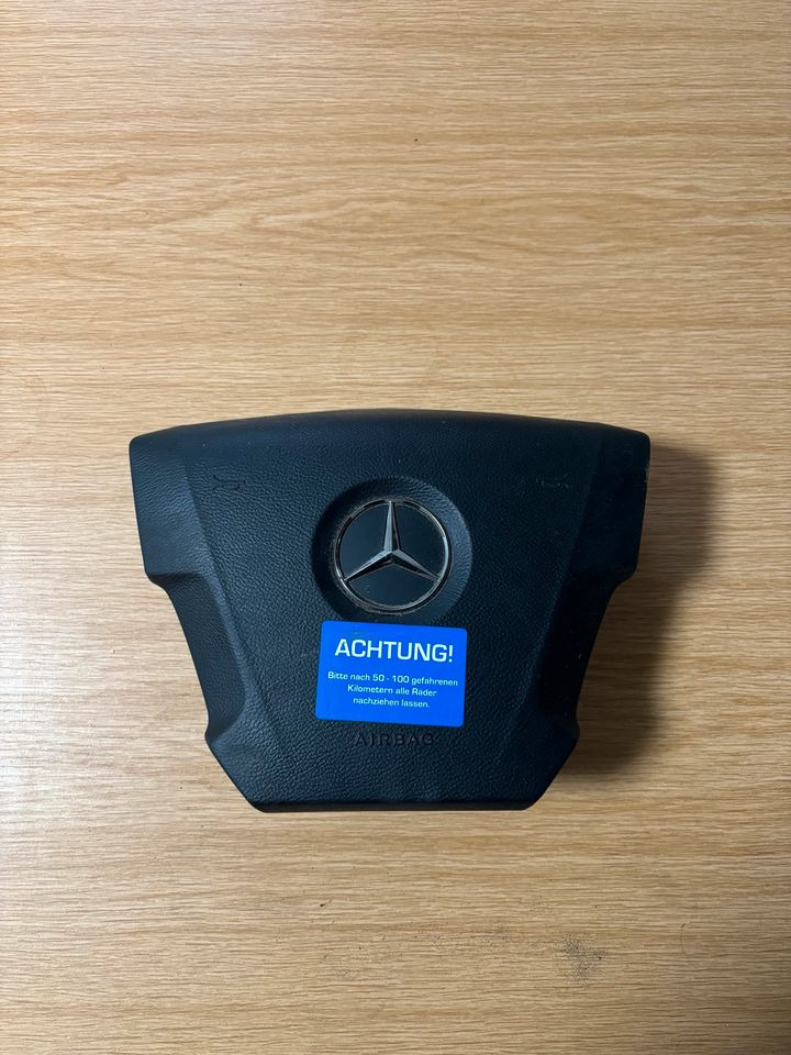 Mercedes Actros MP4 Lenkradairbag - Steering wheel for Truck: picture 1 Mercedes Actros MP4 Lenkradairbag - Steering wheel for Truck: picture 1
