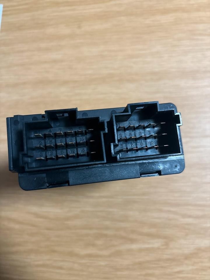 Mercedes Benz Actros MP 3 VDO HPS Steuergerät A0004461931 - ECU for Truck: picture 3 Mercedes Benz Actros MP 3 VDO HPS Steuergerät A0004461931 - ECU for Truck: picture 3