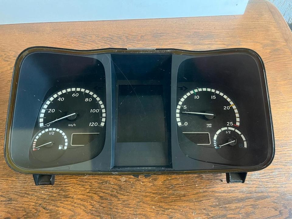 Mercedes Benz Actros MP4 Kombiinstrument / Tacho A0094460021 - Dashboard for Truck: picture 2 Mercedes Benz Actros MP4 Kombiinstrument / Tacho A0094460021 - Dashboard for Truck: picture 2