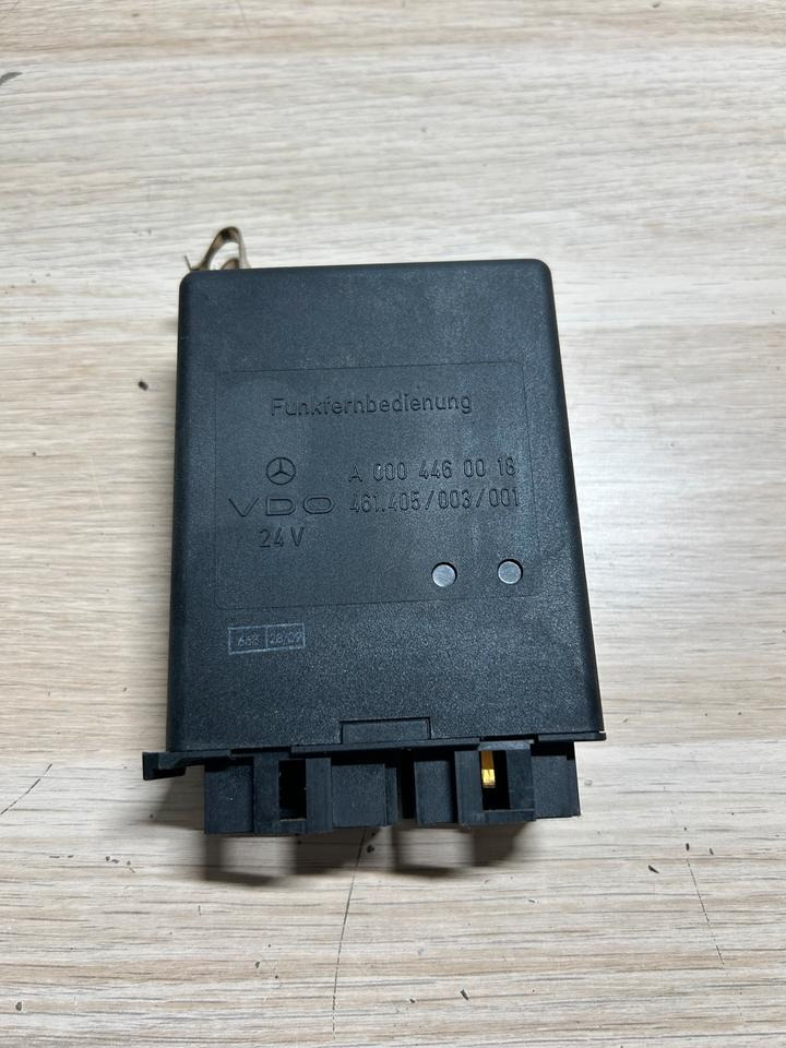 Mercedes-Benz Funkfernbedienung VDO Steuergerät 24V A0004460018 - ECU: picture 2 Mercedes-Benz Funkfernbedienung VDO Steuergerät 24V A0004460018 - ECU: picture 2