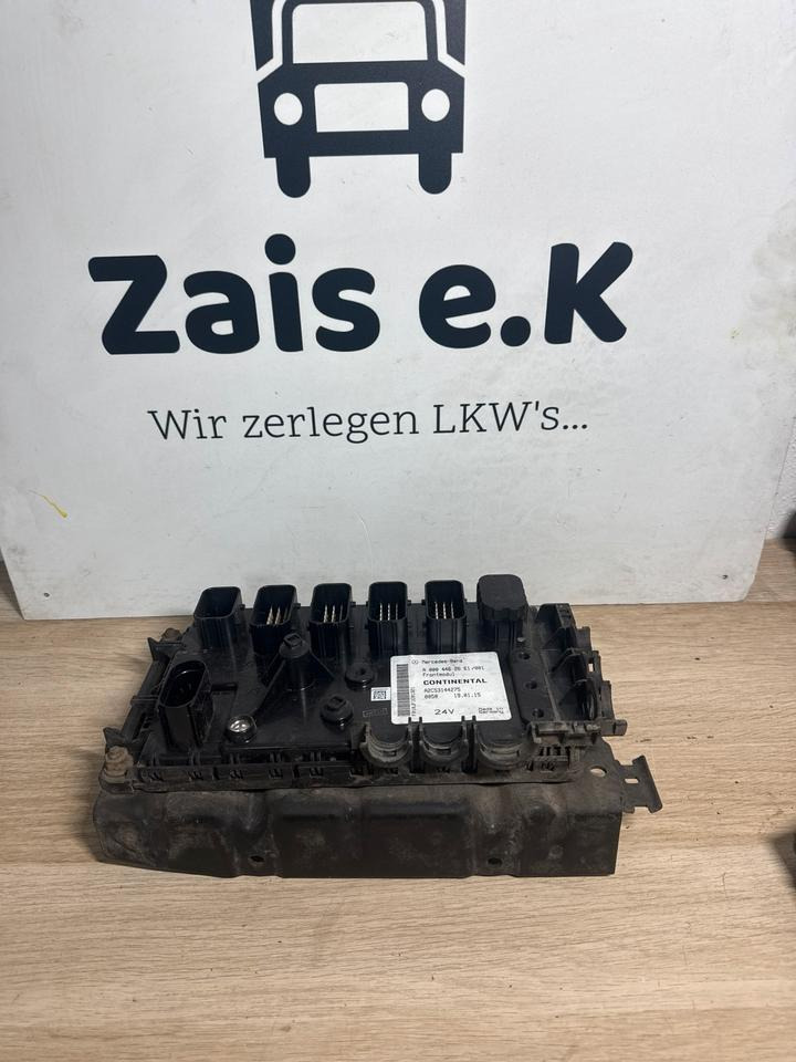 Mercedes Frontmodul CONTINENTAL A0004462661 - ECU for Truck: picture 1 Mercedes Frontmodul CONTINENTAL A0004462661 - ECU for Truck: picture 1