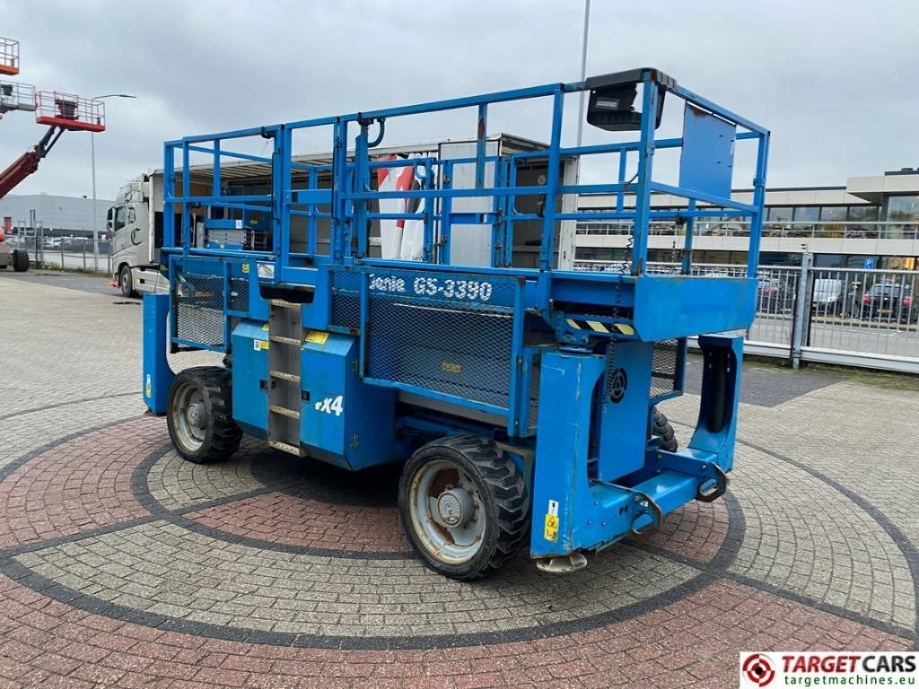 Genie GS-3390RT Diesel 4x4 Scissor Work Lift 1206cm - Scissor lift: picture 2 Genie GS-3390RT Diesel 4x4 Scissor Work Lift 1206cm - Scissor lift: picture 2