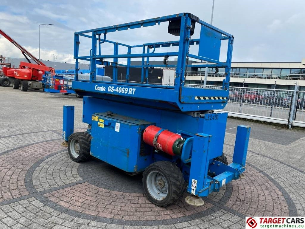 Genie GS-4069 RT LPG 4x4 Scissor Work Lift 1412cm - Scissor lift: picture 2 Genie GS-4069 RT LPG 4x4 Scissor Work Lift 1412cm - Scissor lift: picture 2