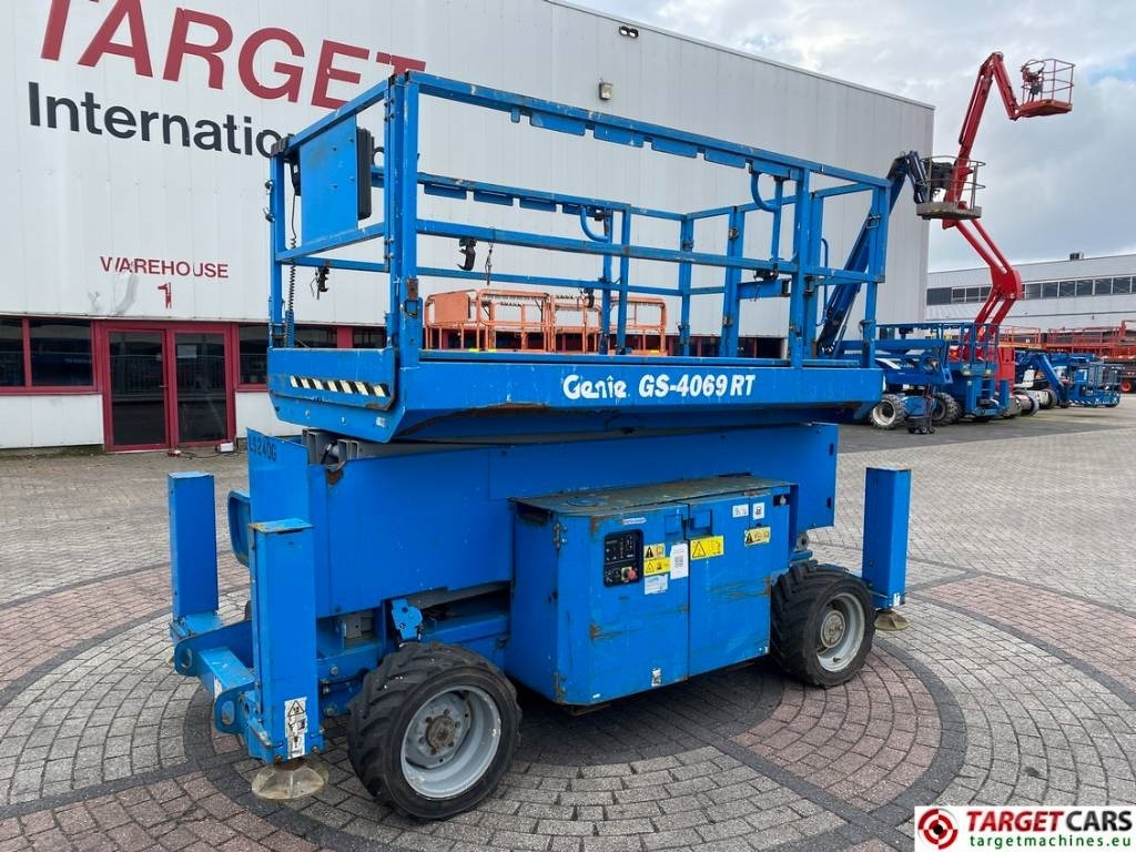 Genie GS-4069 RT LPG 4x4 Scissor Work Lift 1412cm - Scissor lift: picture 1 Genie GS-4069 RT LPG 4x4 Scissor Work Lift 1412cm - Scissor lift: picture 1