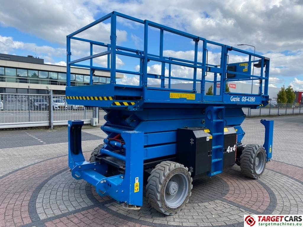 Genie GS-4390 RT LPG 4x4 Scissor Work Lift 1511cm  - Scissor lift: picture 3 Genie GS-4390 RT LPG 4x4 Scissor Work Lift 1511cm  - Scissor lift: picture 3