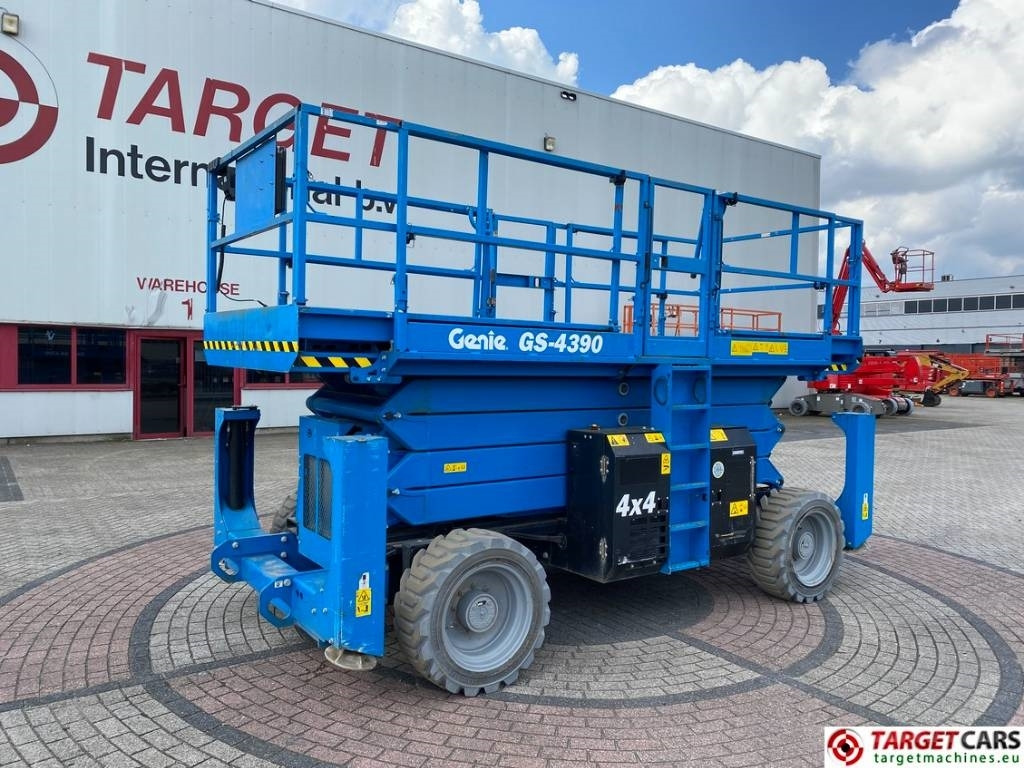 Genie GS-4390 RT LPG 4x4 Scissor Work Lift 1511cm - Scissor lift: picture 1 Genie GS-4390 RT LPG 4x4 Scissor Work Lift 1511cm - Scissor lift: picture 1