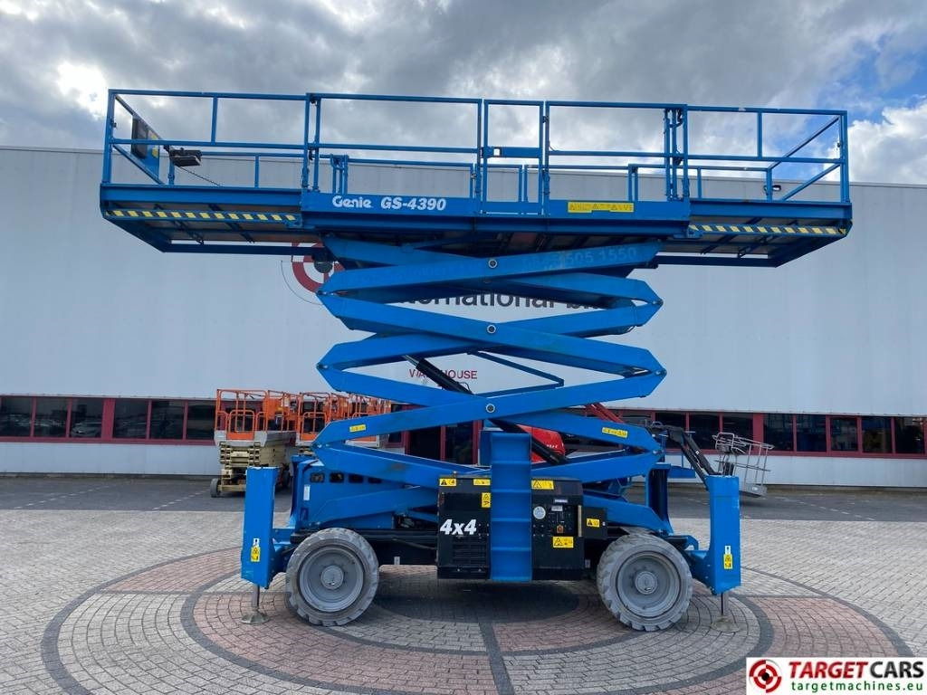 Genie GS-4390 RT LPG Scissor 4x4 Work Lift 1511cm - Scissor lift: picture 5 Genie GS-4390 RT LPG Scissor 4x4 Work Lift 1511cm - Scissor lift: picture 5