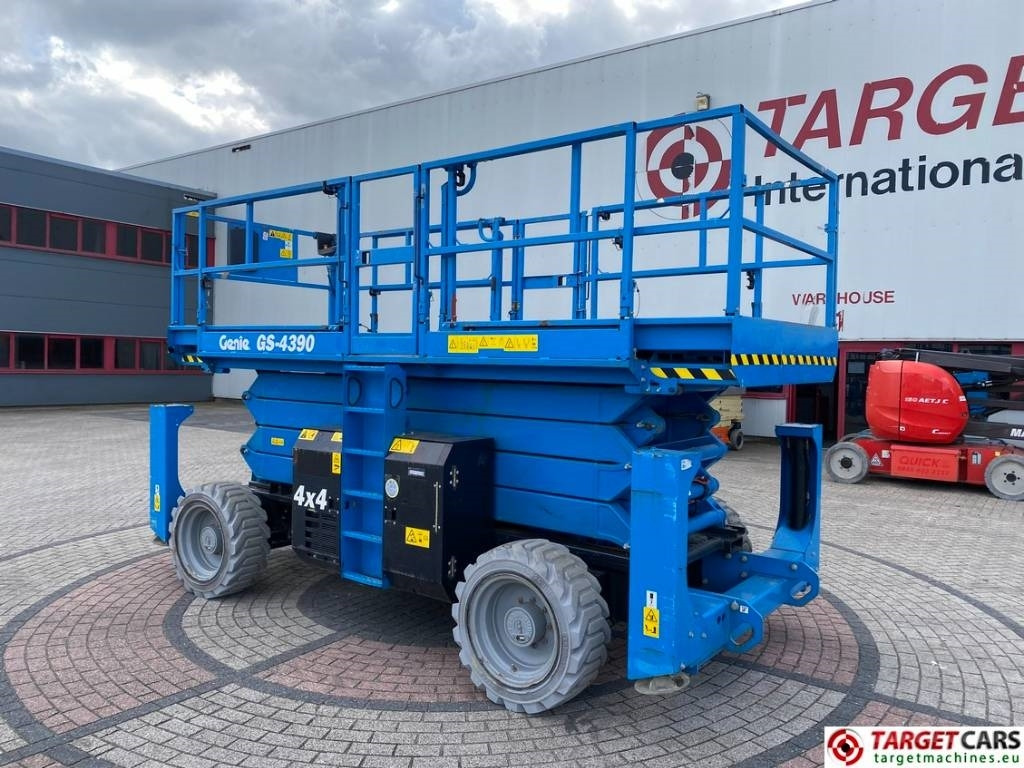 Genie GS-4390 RT LPG Scissor 4x4 Work Lift 1511cm - Scissor lift: picture 4 Genie GS-4390 RT LPG Scissor 4x4 Work Lift 1511cm - Scissor lift: picture 4