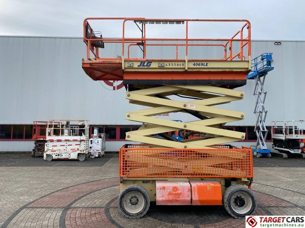 JLG 4069LE Electric Scissor Work Lift 1419cm - Scissor lift: picture 5 JLG 4069LE Electric Scissor Work Lift 1419cm - Scissor lift: picture 5