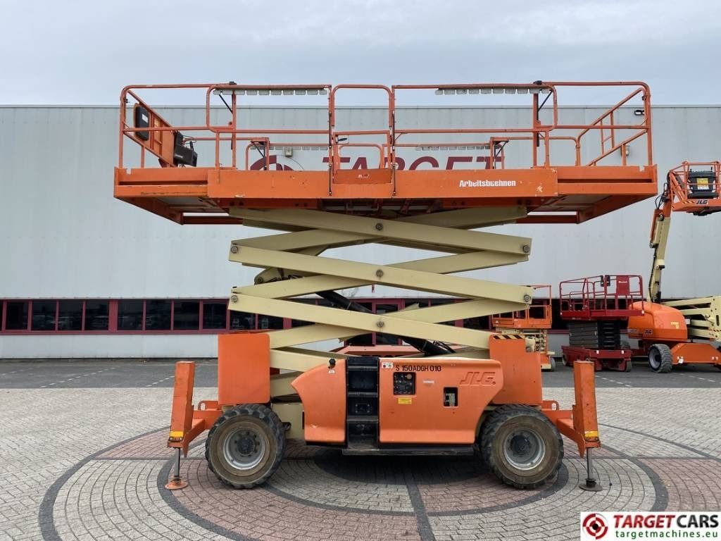 JLG 4394RT Diesel 4x4 Scissor Work Lift 1511cm  - Scissor lift: picture 5 JLG 4394RT Diesel 4x4 Scissor Work Lift 1511cm  - Scissor lift: picture 5