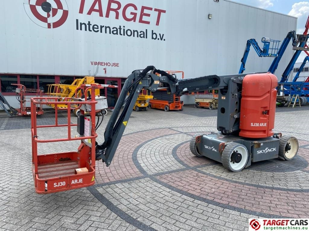 SkyJack SJ30 ARJE Articulated Electric Boom Work Lift 11M - Articulated boom: picture 1 SkyJack SJ30 ARJE Articulated Electric Boom Work Lift 11M - Articulated boom: picture 1