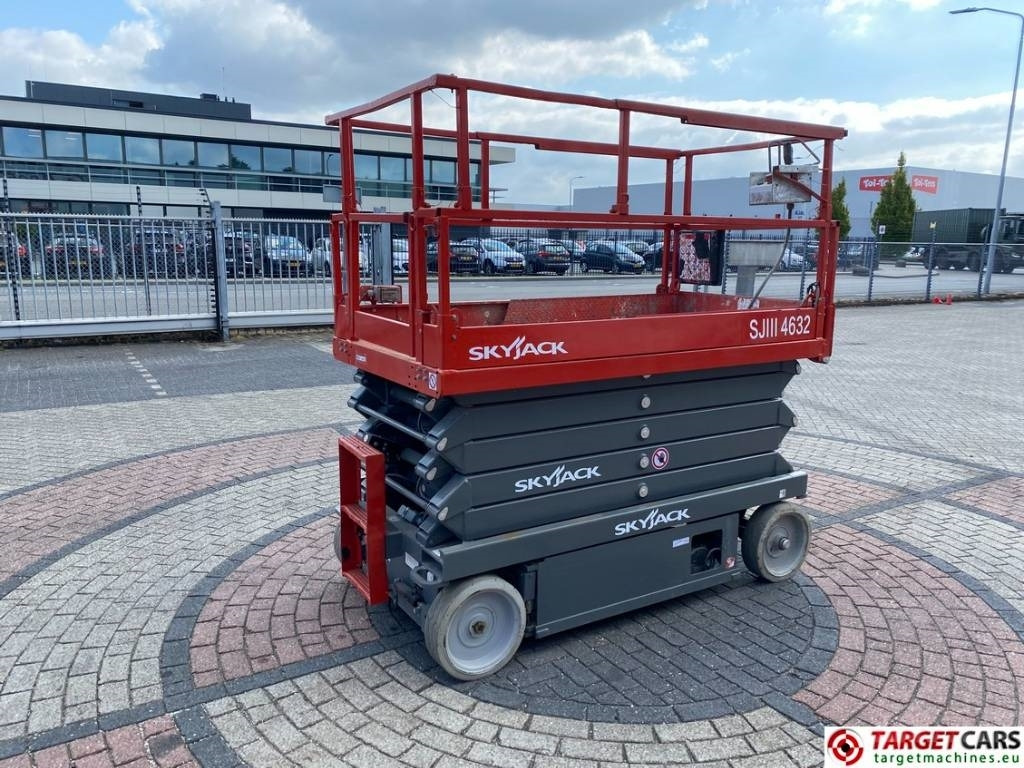 SkyJack SJ4632 Electric 4632 Scissor Work LIft 1170cm - Scissor lift: picture 3 SkyJack SJ4632 Electric 4632 Scissor Work LIft 1170cm - Scissor lift: picture 3