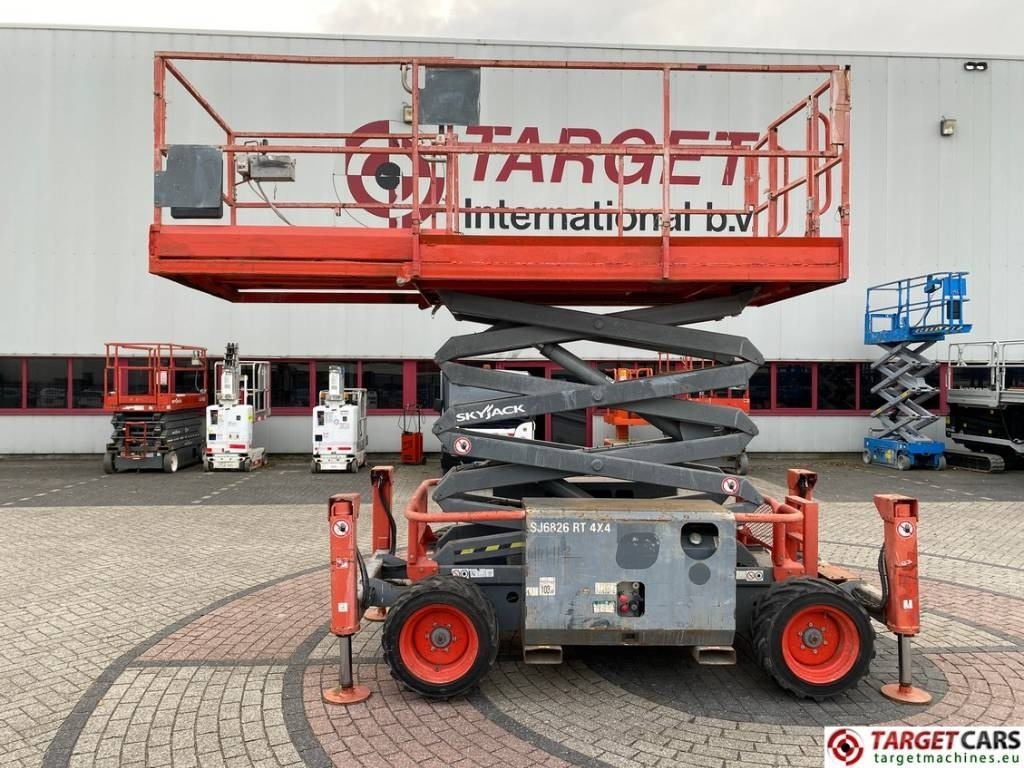 SkyJack SJ6826 RT Diesel 4x4 Scissor Work Lift 992cm - Scissor lift: picture 5 SkyJack SJ6826 RT Diesel 4x4 Scissor Work Lift 992cm - Scissor lift: picture 5