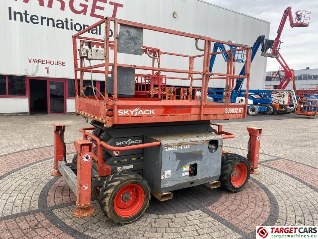 SkyJack SJ6832 RT Diesel 4x4 Scissor Work Lift 1180cm - Scissor lift: picture 1 SkyJack SJ6832 RT Diesel 4x4 Scissor Work Lift 1180cm - Scissor lift: picture 1