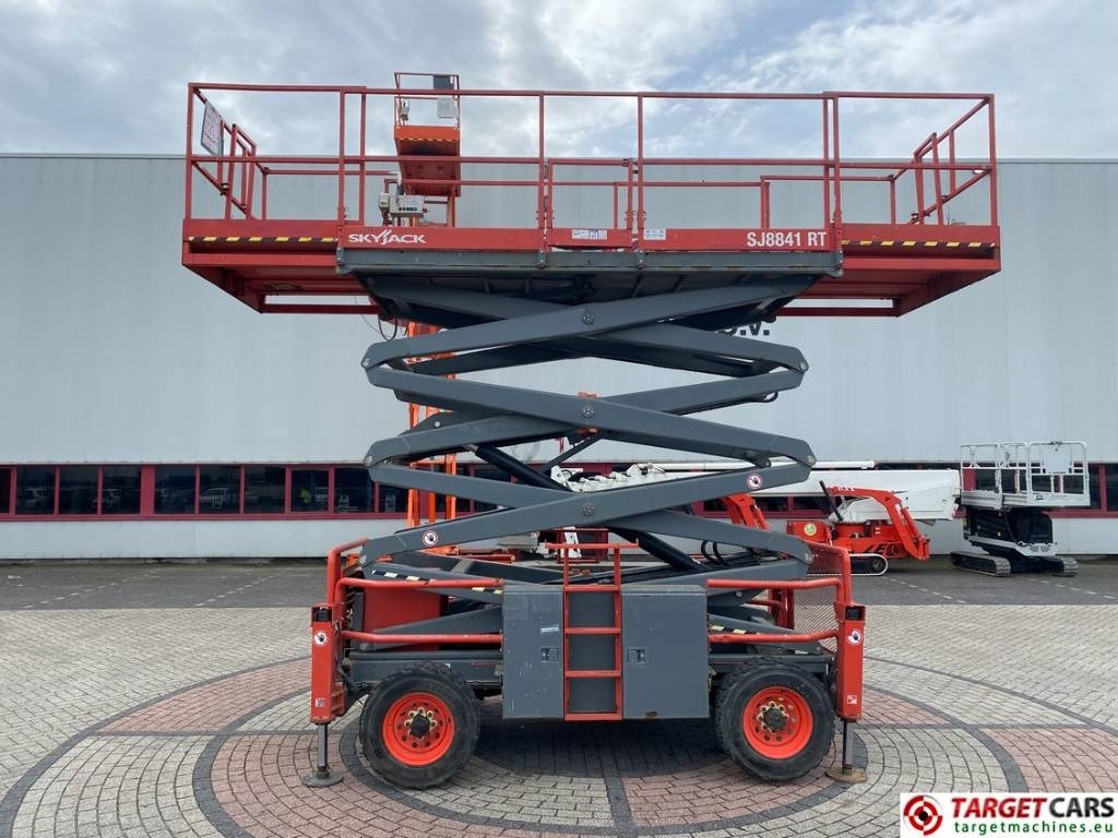 SkyJack SJ8841RT Diesel 4x4 Scissor Work Lift 1430cm - Scissor lift: picture 5 SkyJack SJ8841RT Diesel 4x4 Scissor Work Lift 1430cm - Scissor lift: picture 5