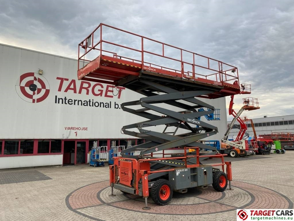 Scissor lift SkyJack SJ9250 RT Diesel 4x4 Scissor 9250 Work Lift 1720cm: picture 26