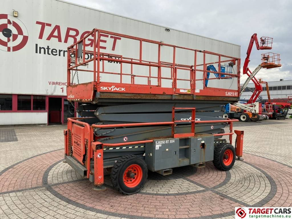 SkyJack SJ9250 RT Diesel 4x4 Scissor 9250 Work Lift 1720cm - Scissor lift: picture 1 SkyJack SJ9250 RT Diesel 4x4 Scissor 9250 Work Lift 1720cm - Scissor lift: picture 1