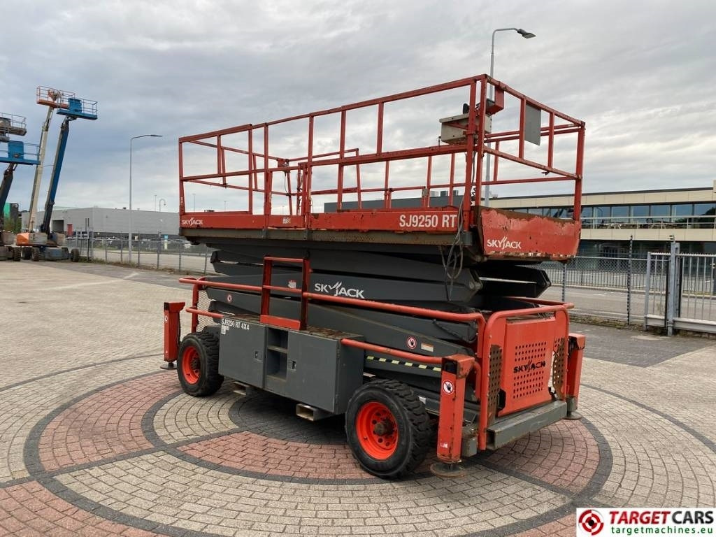 SkyJack SJ9250 RT Diesel 4x4 Scissor 9250 Work Lift 1720cm - Scissor lift: picture 2 SkyJack SJ9250 RT Diesel 4x4 Scissor 9250 Work Lift 1720cm - Scissor lift: picture 2