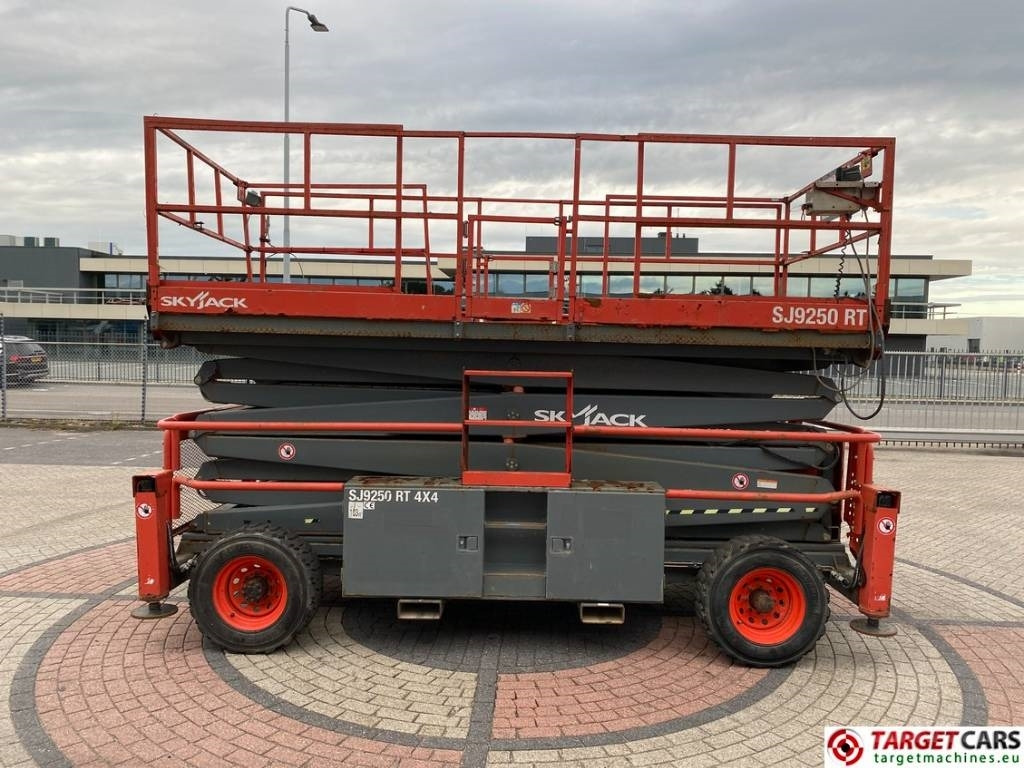 Scissor lift SkyJack SJ9250 RT Diesel 4x4 Scissor 9250 Work Lift 1720cm: picture 34