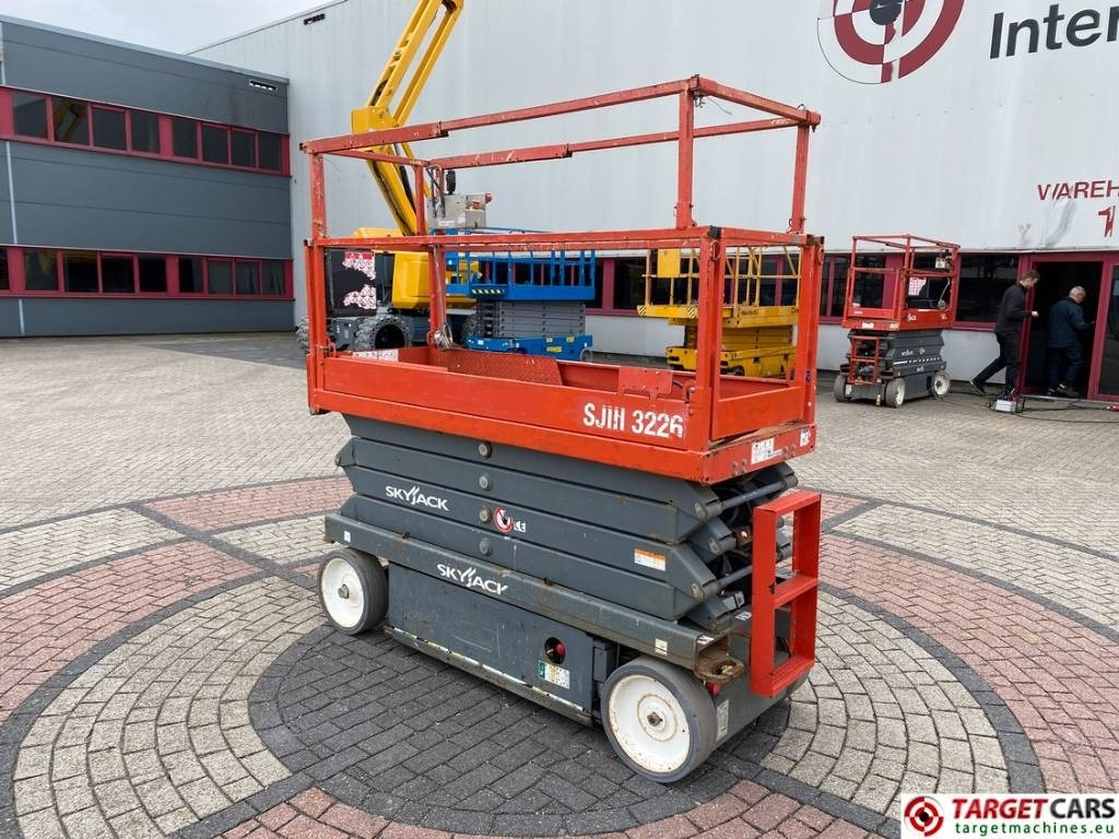 SkyJack SJIII-3226 Electric 3226 Scissor Work Lift 990cm  - Scissor lift: picture 4 SkyJack SJIII-3226 Electric 3226 Scissor Work Lift 990cm  - Scissor lift: picture 4
