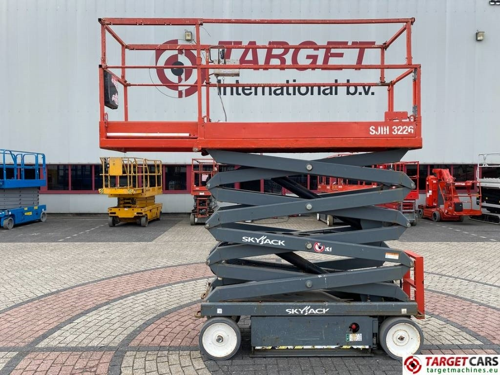 SkyJack SJIII-3226 Electric 3226 Scissor Work Lift 990cm  - Scissor lift: picture 5 SkyJack SJIII-3226 Electric 3226 Scissor Work Lift 990cm  - Scissor lift: picture 5