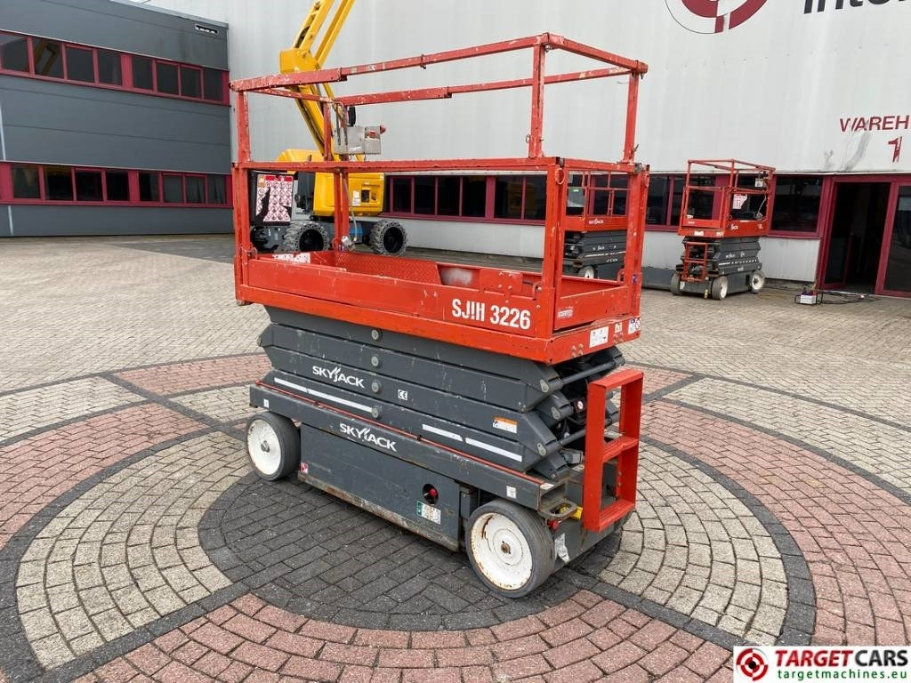 SkyJack SJIII-3226 Electric 3226 Scissor Work Lift 990cm  - Scissor lift: picture 4 SkyJack SJIII-3226 Electric 3226 Scissor Work Lift 990cm  - Scissor lift: picture 4