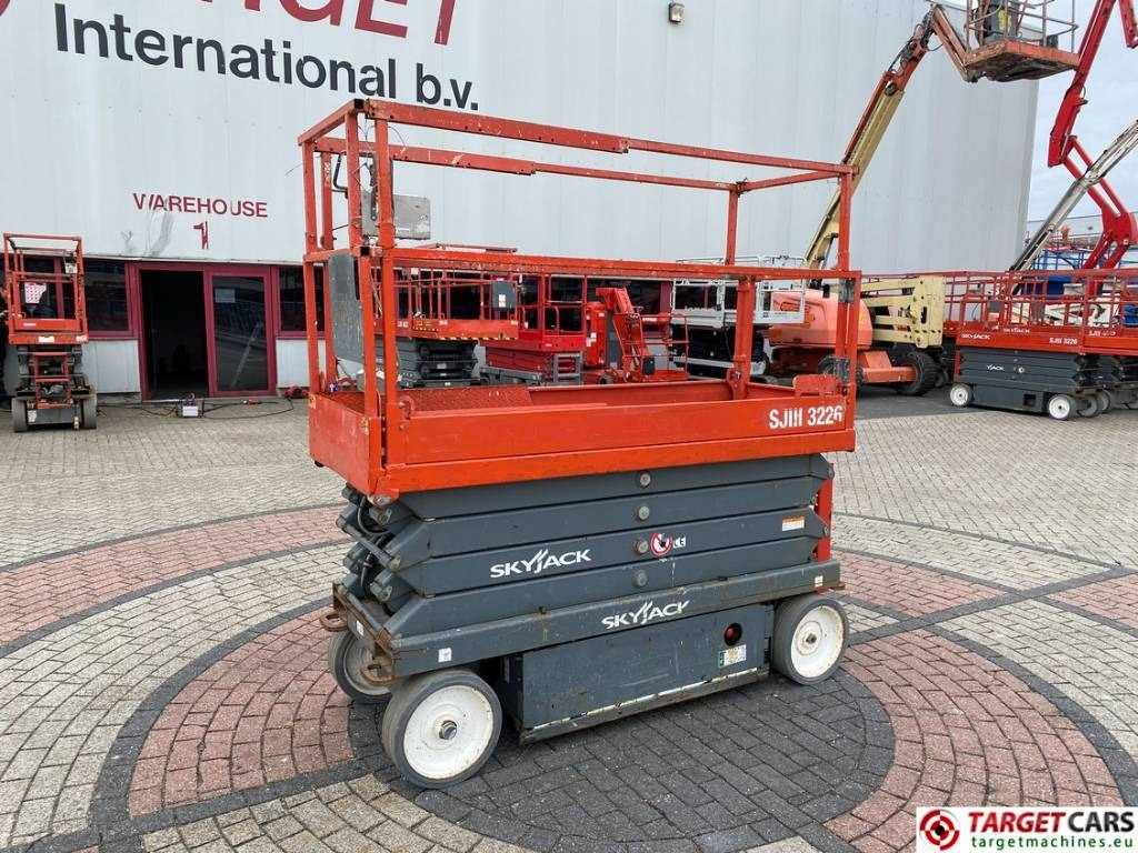SkyJack SJIII-3226 Electric 3226 Scissor Work Lift 990cm  - Scissor lift: picture 1 SkyJack SJIII-3226 Electric 3226 Scissor Work Lift 990cm  - Scissor lift: picture 1