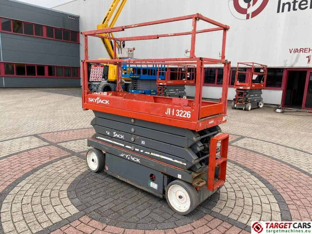 SkyJack SJIII-3226 Electric 3226 Scissor Work Lift 990cm  - Scissor lift: picture 4 SkyJack SJIII-3226 Electric 3226 Scissor Work Lift 990cm  - Scissor lift: picture 4