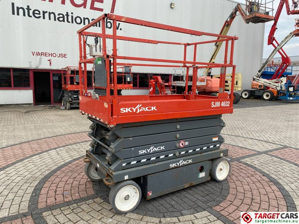 SkyJack SJIII-4632 Electric 4632 Scissor Work Lift 1170cm  - Scissor lift: picture 1 SkyJack SJIII-4632 Electric 4632 Scissor Work Lift 1170cm  - Scissor lift: picture 1