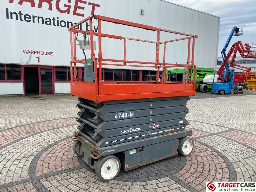 SkyJack SJIII-4740 Electric Scissor Work Lift 1380cm - Scissor lift: picture 1 SkyJack SJIII-4740 Electric Scissor Work Lift 1380cm - Scissor lift: picture 1