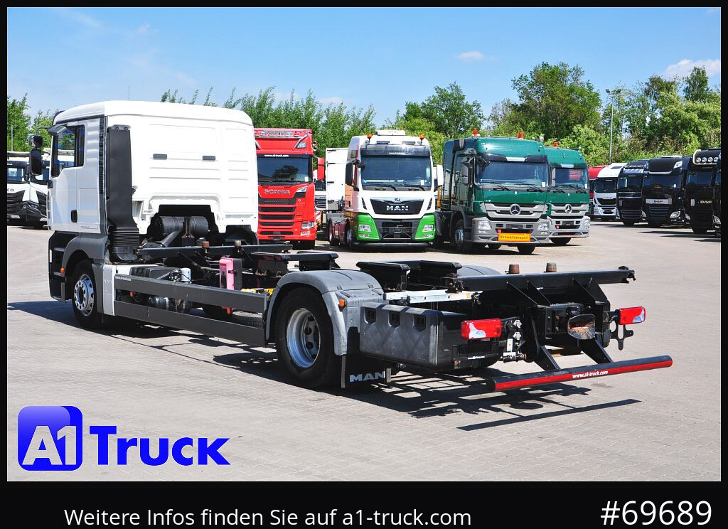 Container transporter/ Swap body truck MAN TGA 18,360, BDF, 7,45, 5 Sitzer, 190 tkm: picture 11