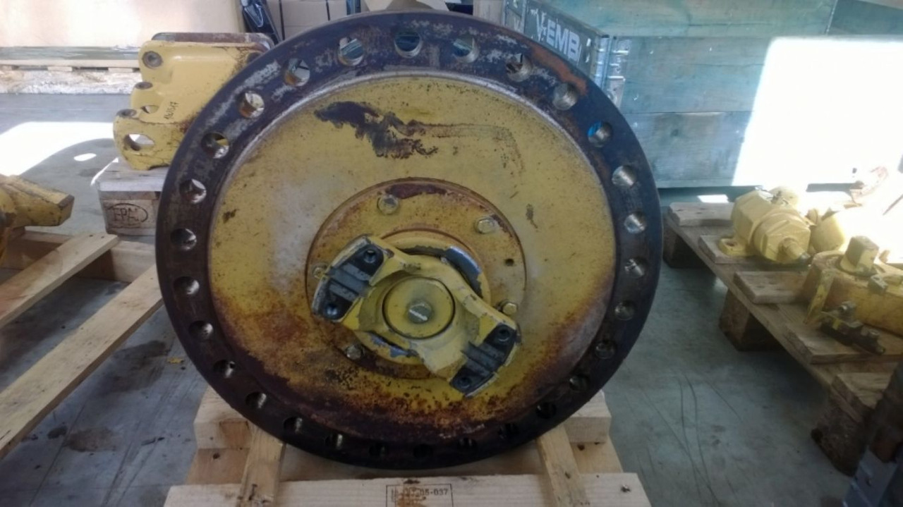 Caterpillar 735 PERNO SNODO CENTRALE - Body and exterior for Construction machinery: picture 2 Caterpillar 735 PERNO SNODO CENTRALE - Body and exterior for Construction machinery: picture 2