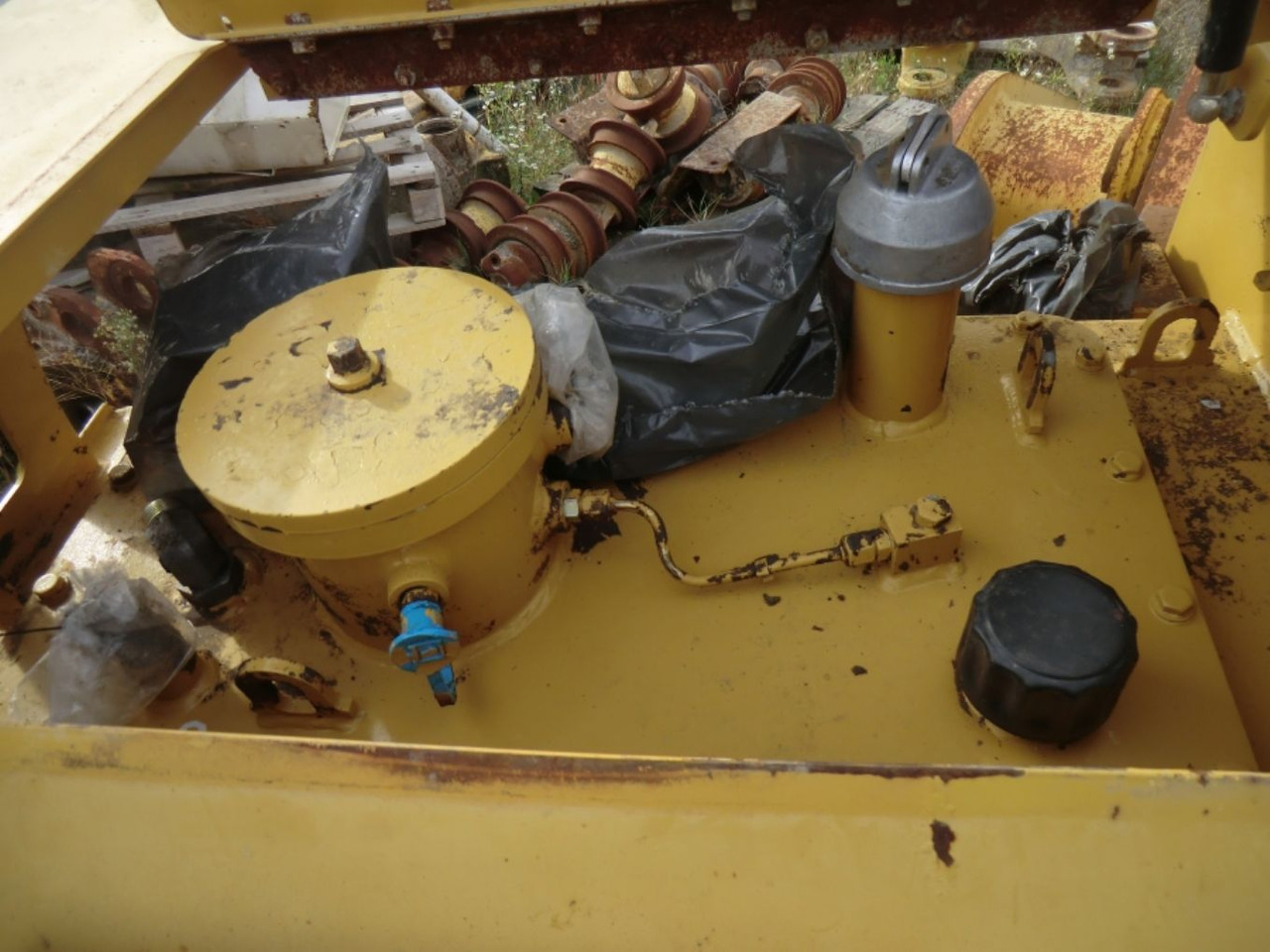 Caterpillar 735 Serbatotio olio idraulico, completo di porta batterie, quadro elettrico. - Hydraulic tank for Construction machinery: picture 4 Caterpillar 735 Serbatotio olio idraulico, completo di porta batterie, quadro elettrico. - Hydraulic tank for Construction machinery: picture 4