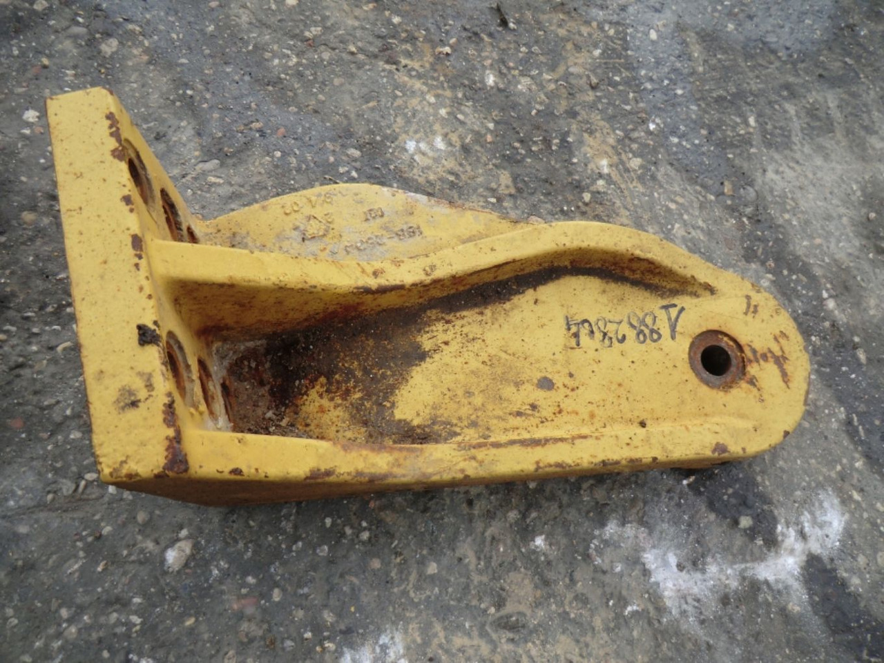 Caterpillar 735 Supporto inferiore sinistro barra equilibratrice anteriore - Body and exterior for Construction machinery: picture 1 Caterpillar 735 Supporto inferiore sinistro barra equilibratrice anteriore - Body and exterior for Construction machinery: picture 1