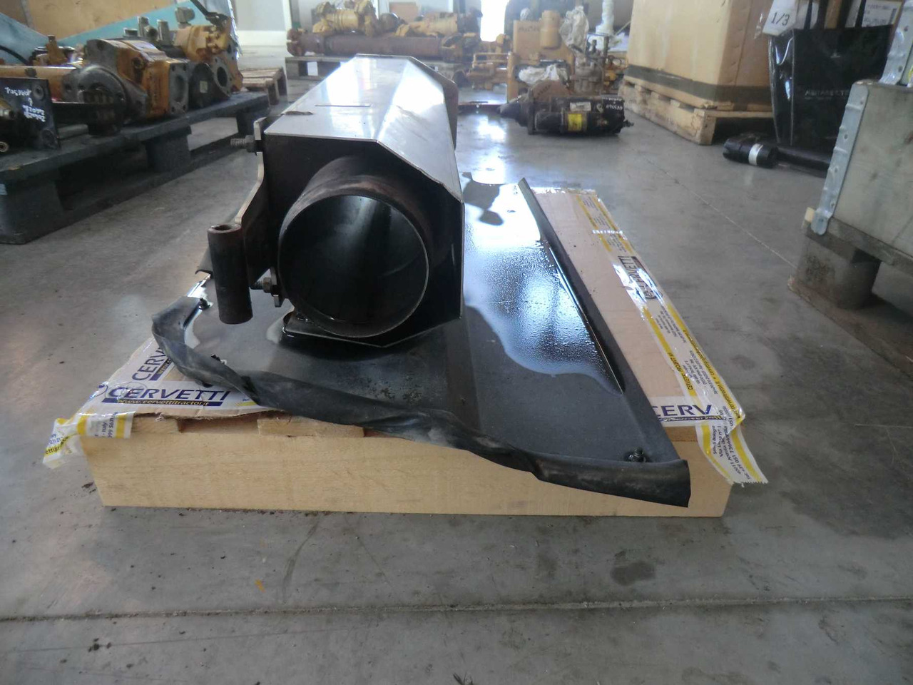 Caterpillar 735 Supporto marmitta - Body and exterior for Construction machinery: picture 1 Caterpillar 735 Supporto marmitta - Body and exterior for Construction machinery: picture 1