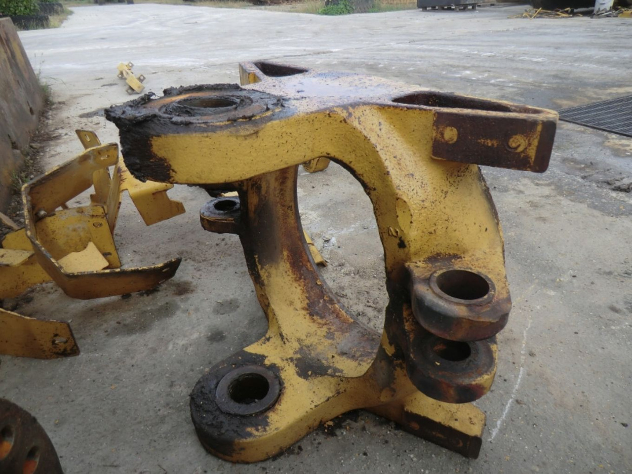 Caterpillar 735 Supporto perno snodo centrale - Body and exterior for Construction machinery: picture 5 Caterpillar 735 Supporto perno snodo centrale - Body and exterior for Construction machinery: picture 5