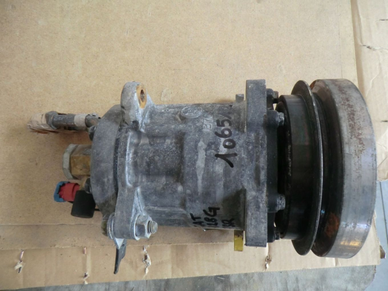 Caterpillar 928G COMPRESSORE ARIA CONDIZIONATA - A/C compressor for Construction machinery: picture 1 Caterpillar 928G COMPRESSORE ARIA CONDIZIONATA - A/C compressor for Construction machinery: picture 1