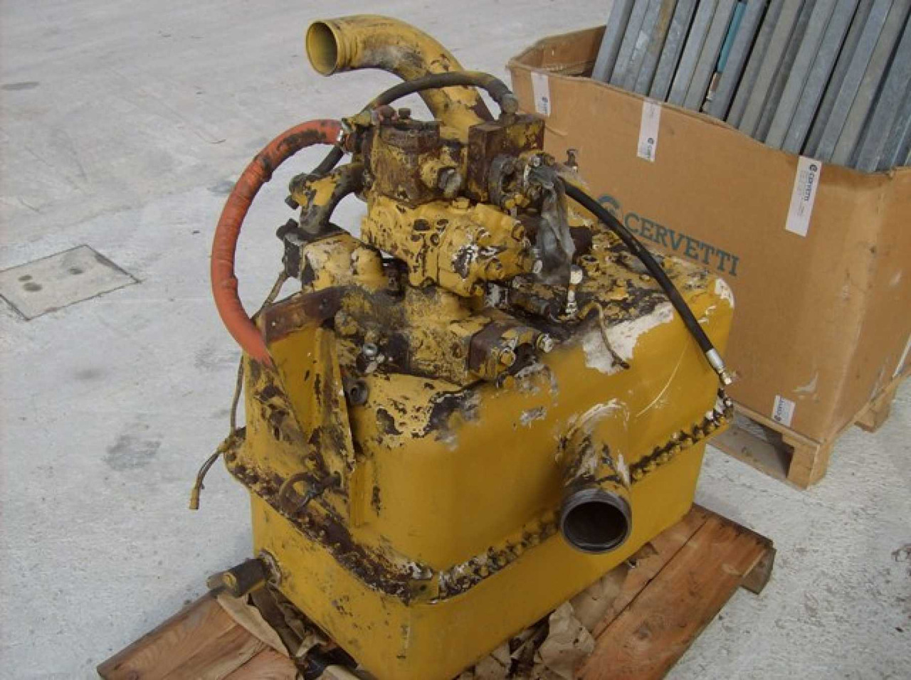 Caterpillar 966F II SERBATOIO - Body and exterior for Construction machinery: picture 1 Caterpillar 966F II SERBATOIO - Body and exterior for Construction machinery: picture 1