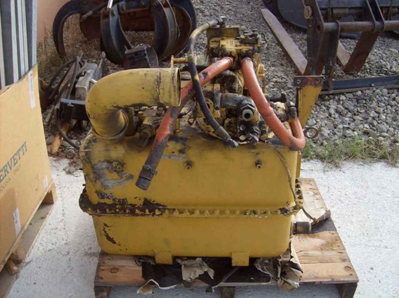 Caterpillar 966F II SERBATOIO - Body and exterior for Construction machinery: picture 2 Caterpillar 966F II SERBATOIO - Body and exterior for Construction machinery: picture 2