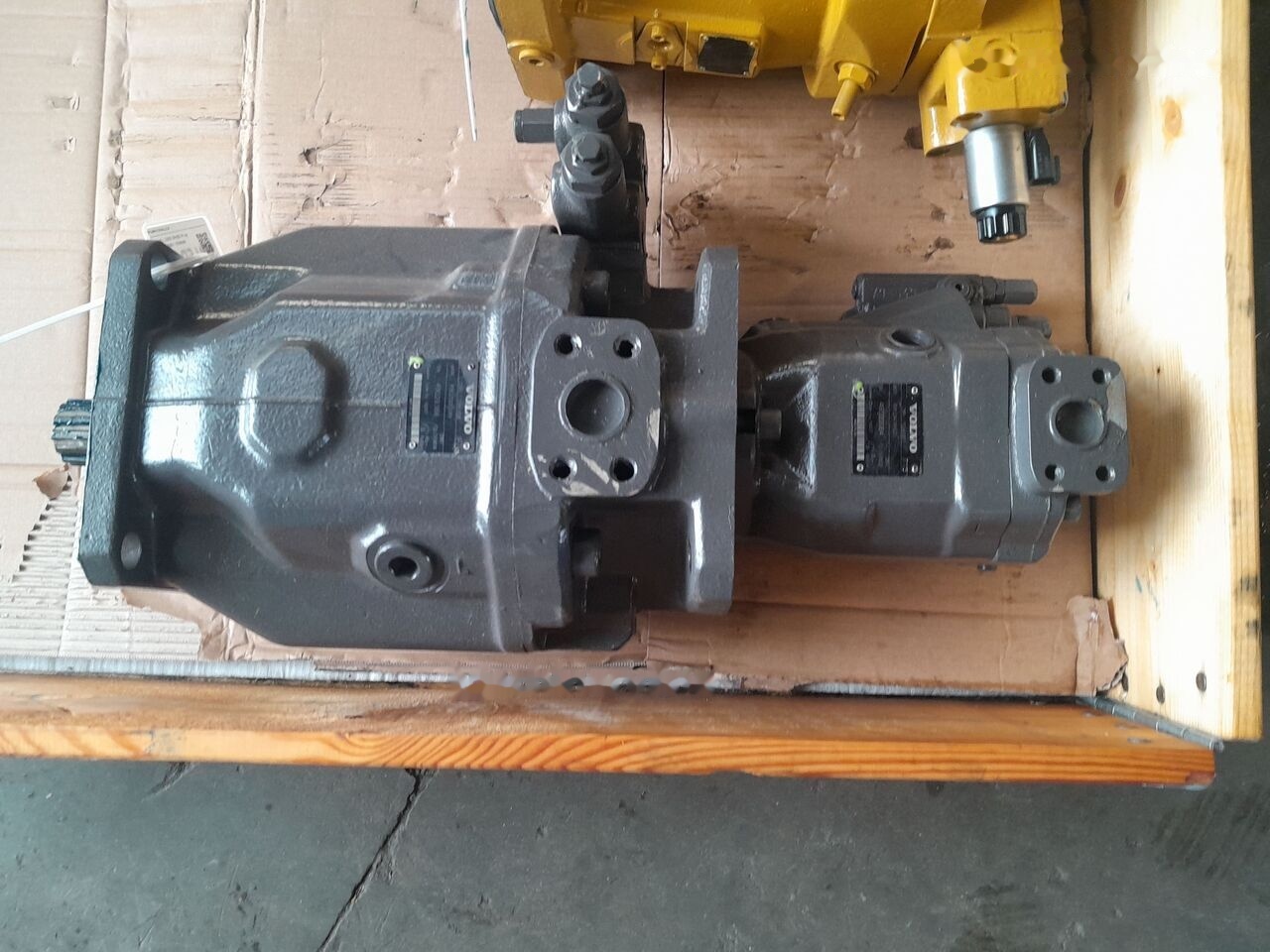 VOLVO L330E 62147-up - Hydraulic pump for Wheel loader: picture 1 VOLVO L330E 62147-up - Hydraulic pump for Wheel loader: picture 1