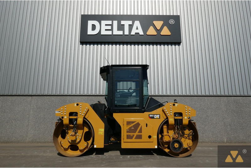 Caterpillar CB13 - Roller: picture 2 Caterpillar CB13 - Roller: picture 2