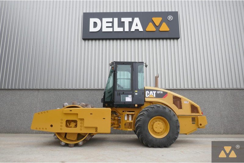 Caterpillar CP76 - Roller: picture 1 Caterpillar CP76 - Roller: picture 1