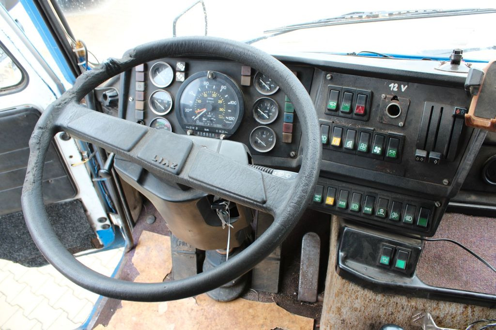 Dropside/ Flatbed truck, Crane truck LIAZ 18.23,CRANE NJ SR-70 PT,BEACONS: picture 8