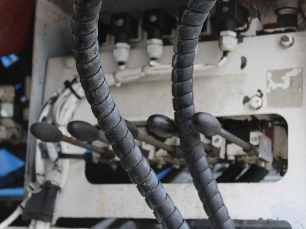 Mixer pump truck Renault KERAX 420, EURO 3, 7m3, 8X4, CIFA MAGNUM MK 24.4 CONCRETE PUMP: picture 17