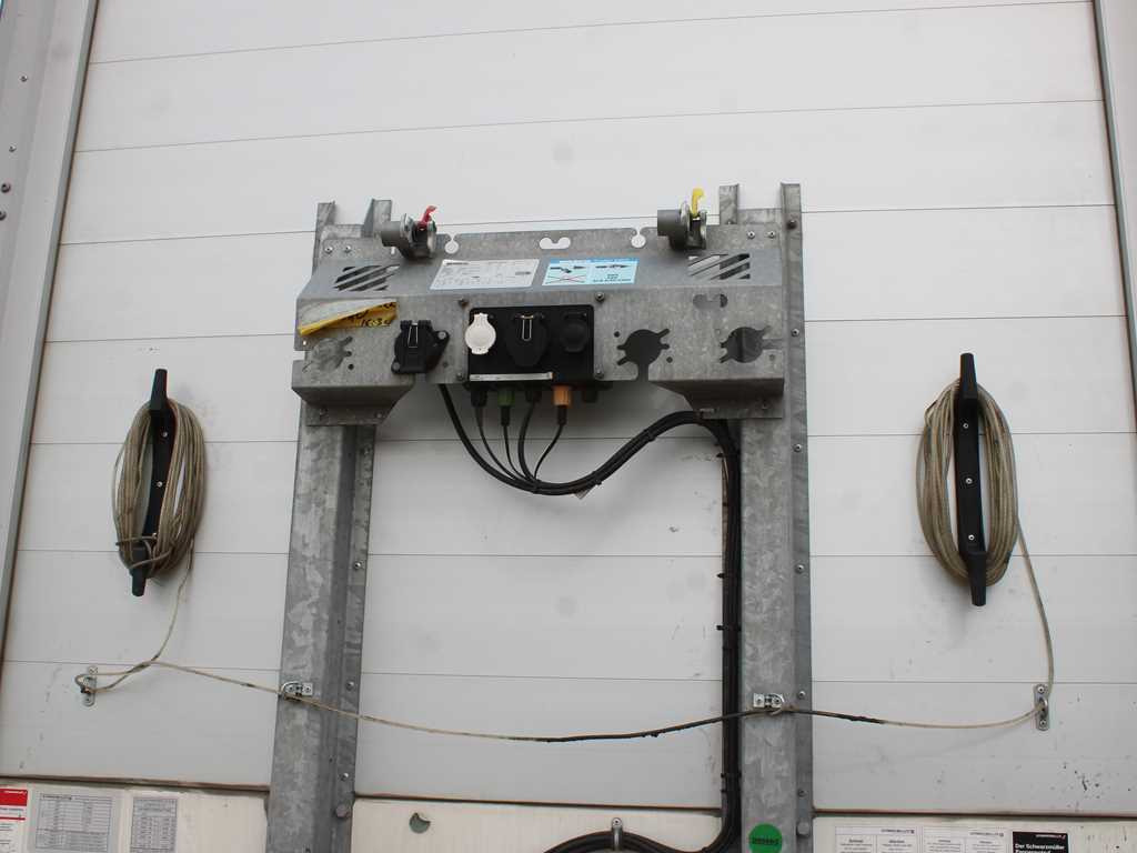 Schwarzmüller SPA 3/E, MULTILOCK, LIFTING AXLE, SAF, MULDA - Curtainsider semi-trailer: picture 5 Schwarzmüller SPA 3/E, MULTILOCK, LIFTING AXLE, SAF, MULDA - Curtainsider semi-trailer: picture 5