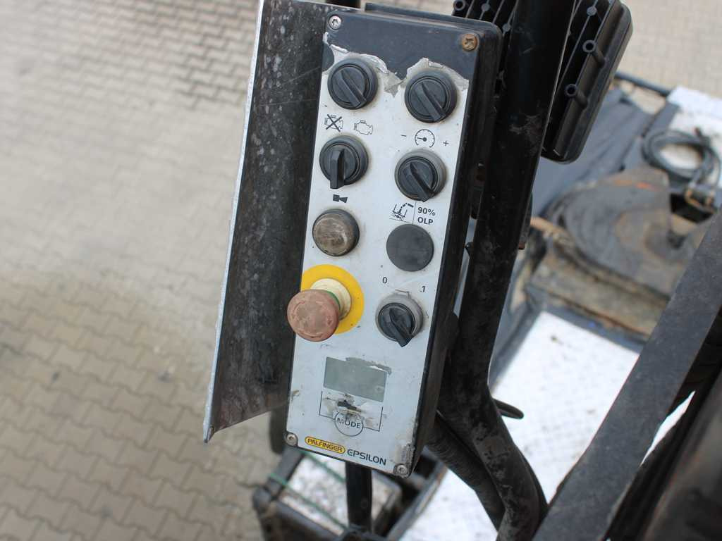 Tractor unit MAN TGS 33.500, 6X6, EURO 6, RETARDER, PALFINGER HYDRAULIC ARM Q170Z96: picture 9 Tractor unit MAN TGS 33.500, 6X6, EURO 6, RETARDER, PALFINGER HYDRAULIC ARM Q170Z96: picture 9