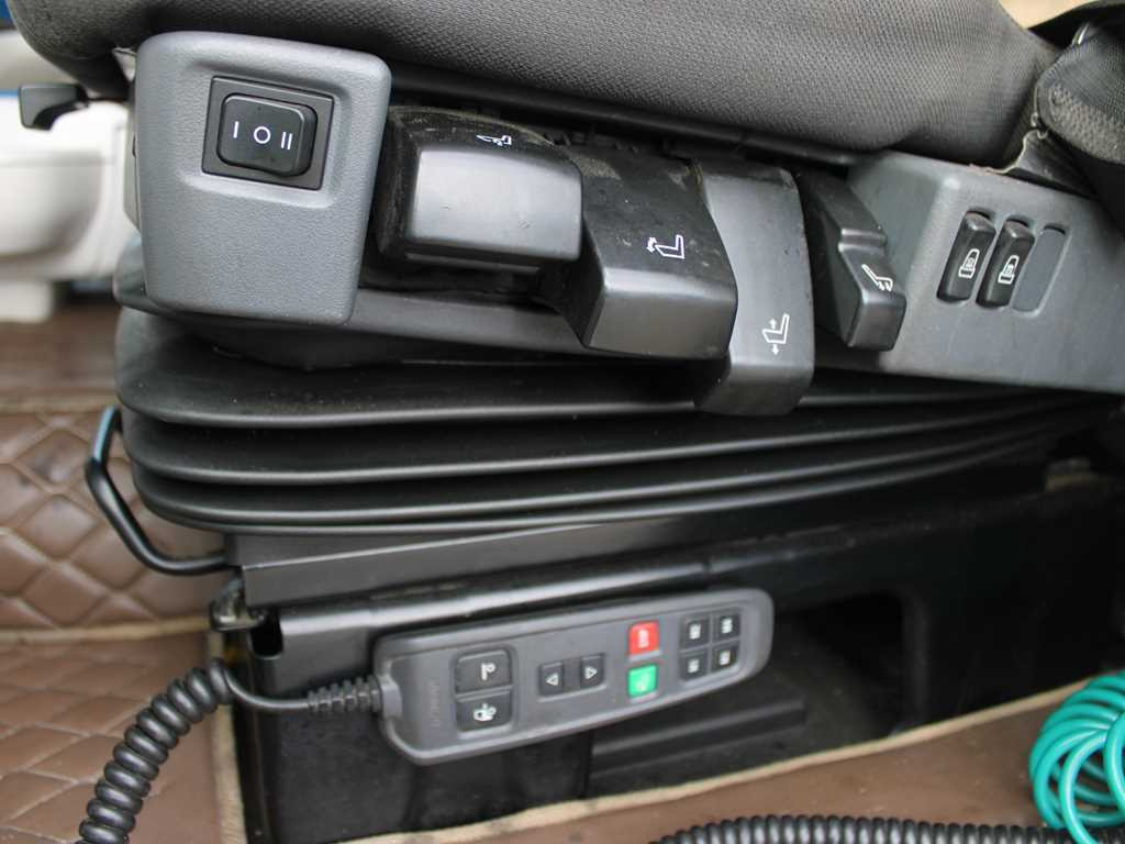 Tractor unit Scania R 450, EURO 6, RETARDER, AIR SUSPENSION: picture 8 Tractor unit Scania R 450, EURO 6, RETARDER, AIR SUSPENSION: picture 8